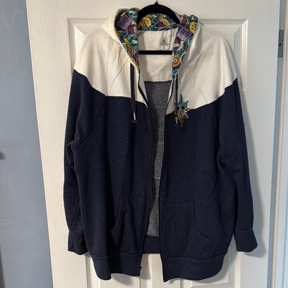 Disney Navy and White Women's Sweater